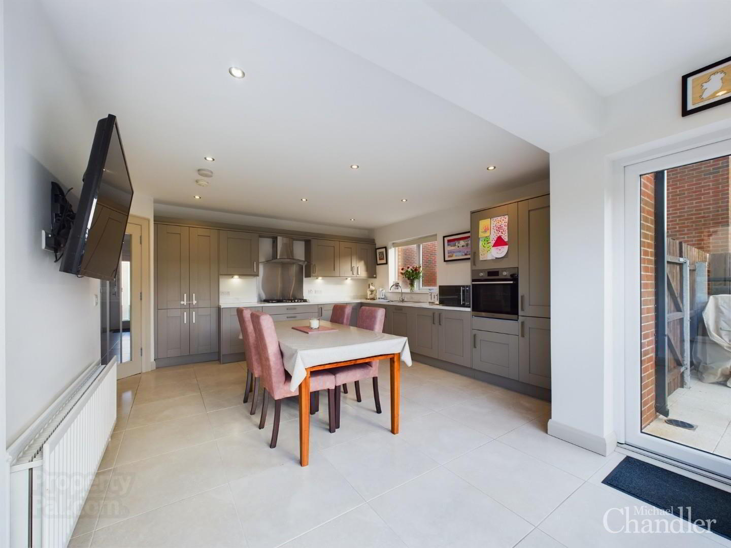 15 Royal Ascot Mews 5 of 24