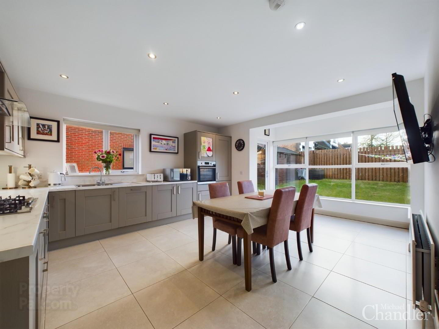 15 Royal Ascot Mews 6 of 24
