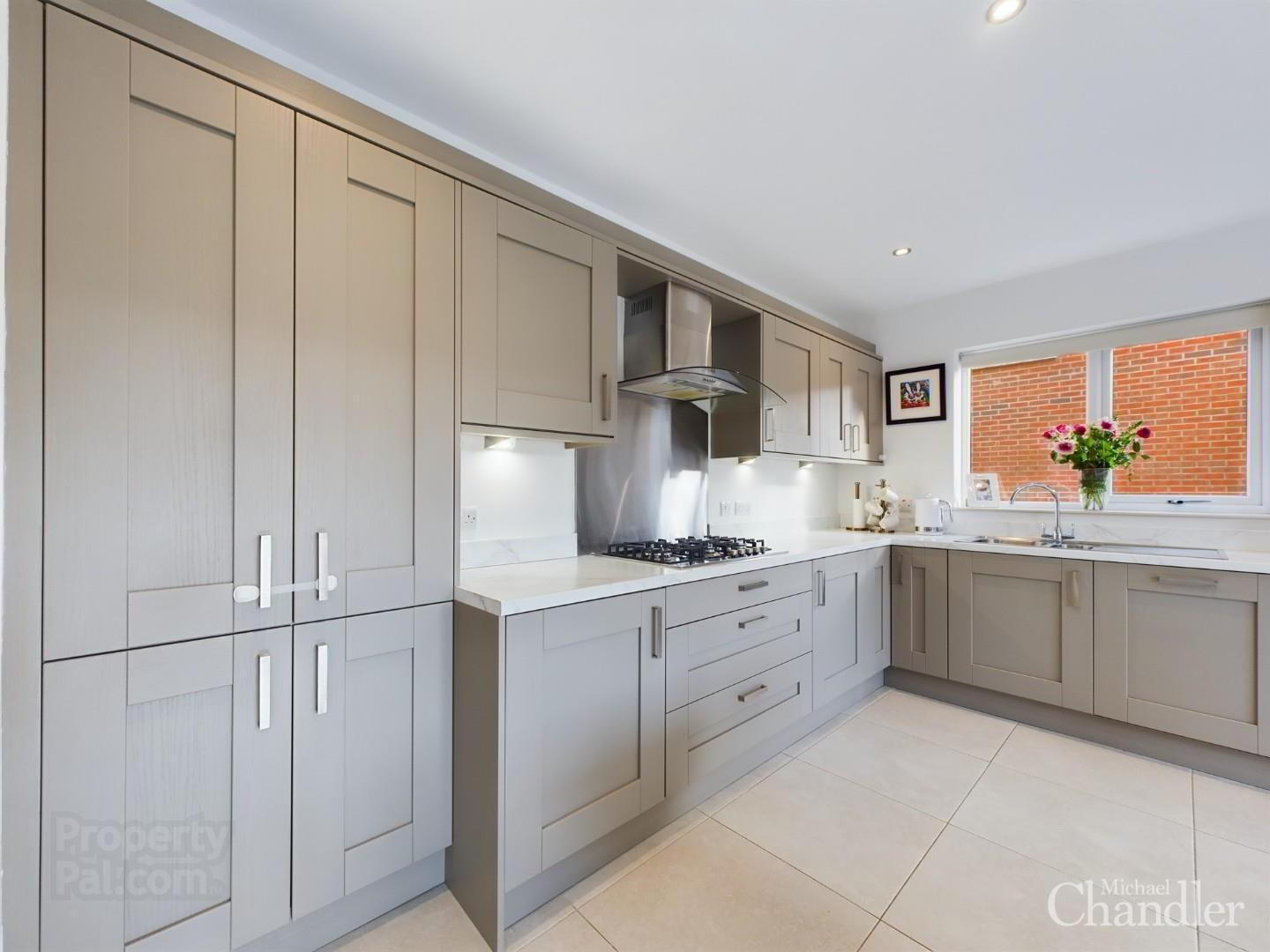 15 Royal Ascot Mews 7 of 24