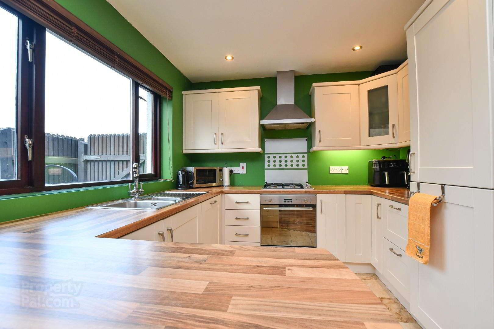 2 Shaftesbury Park 9 of 29