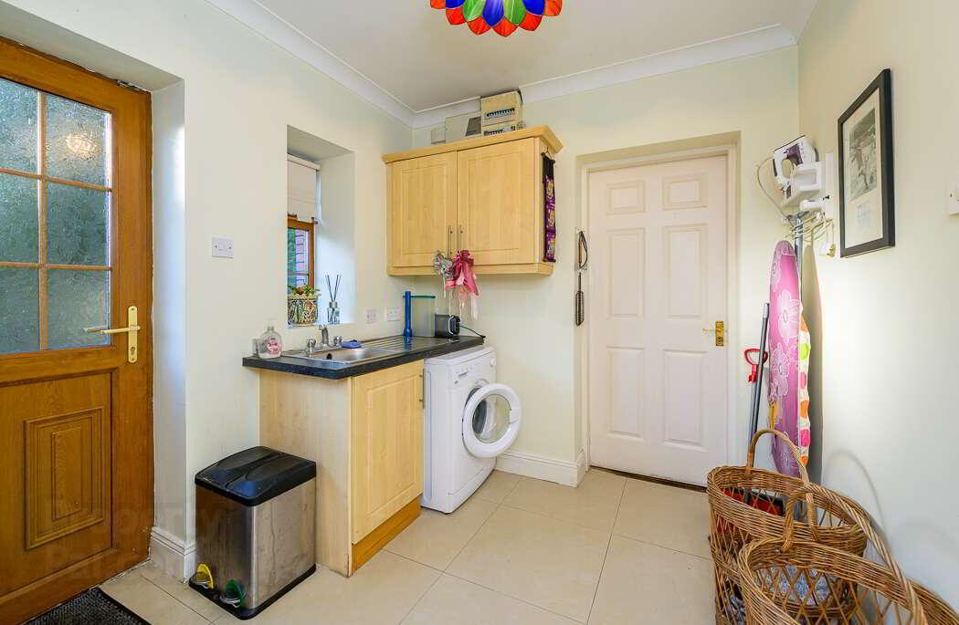 Brookfield House, Waters Lane 16 of 26