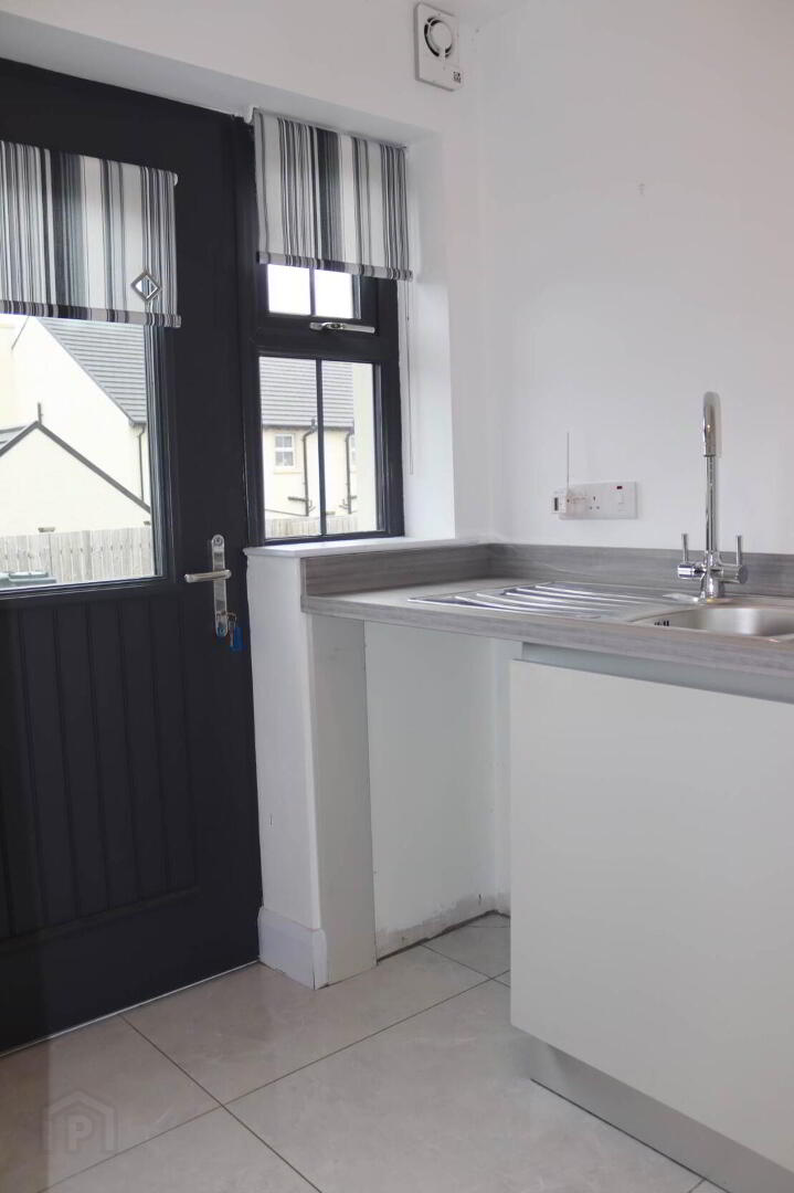 15 Whitehall View 8 of 17