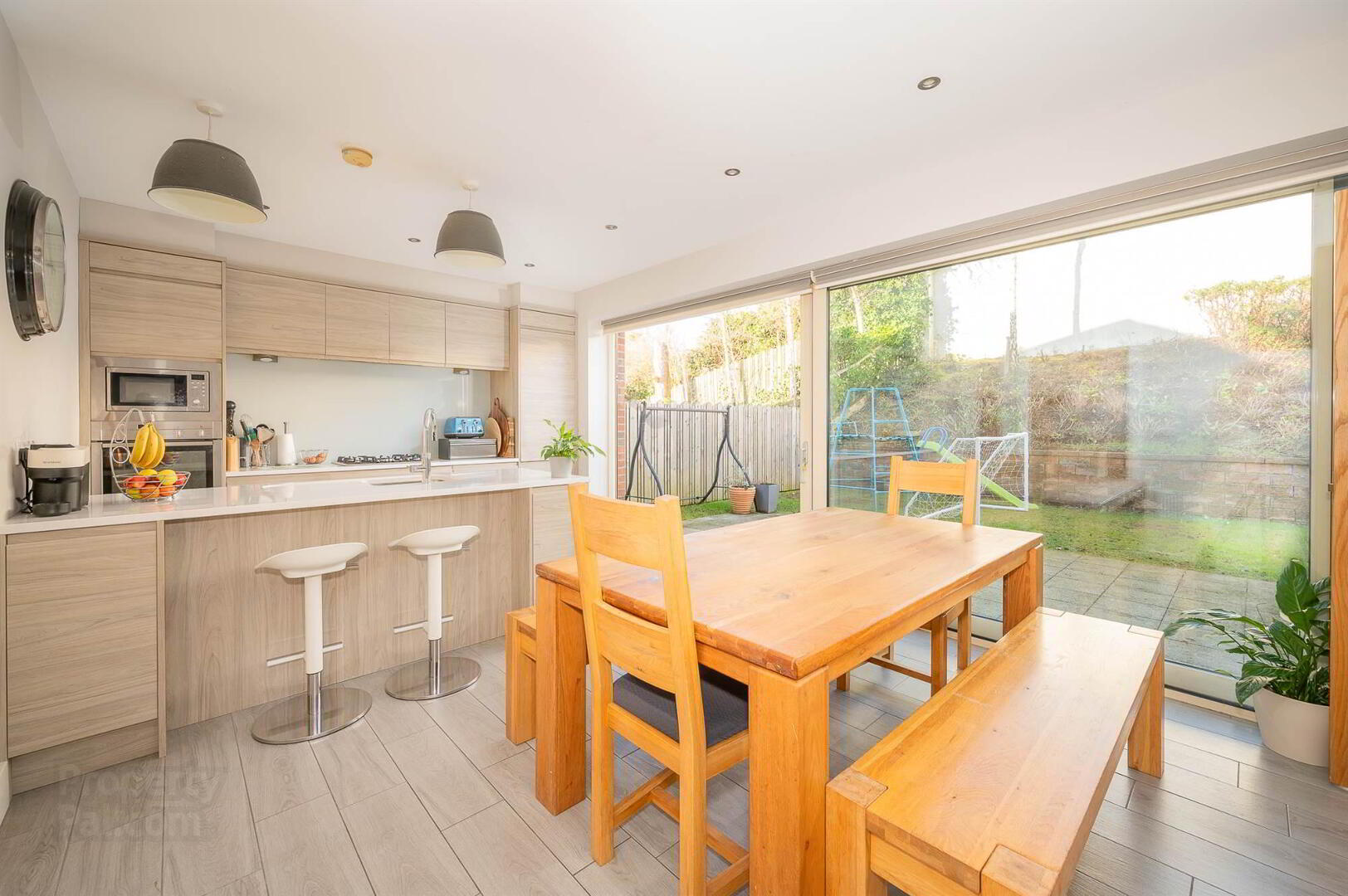 23 Sandown Park South 13 of 26