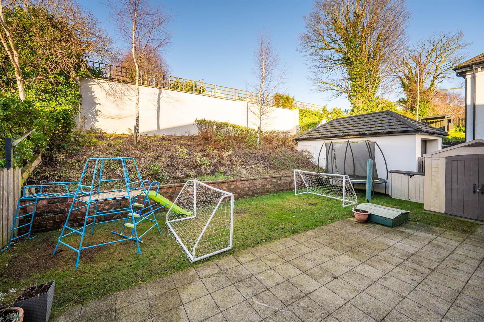 23 Sandown Park South 24 of 26