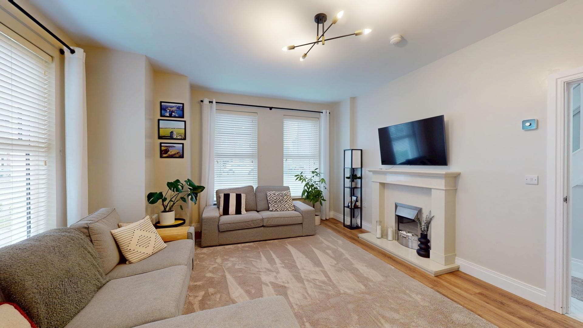 1 Bracken Gardens 4 of 20