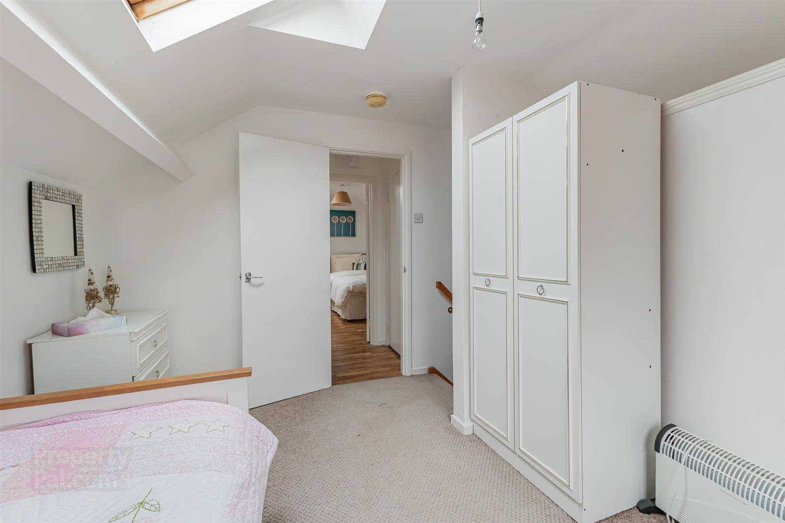 19 Woodford Road 21 of 28