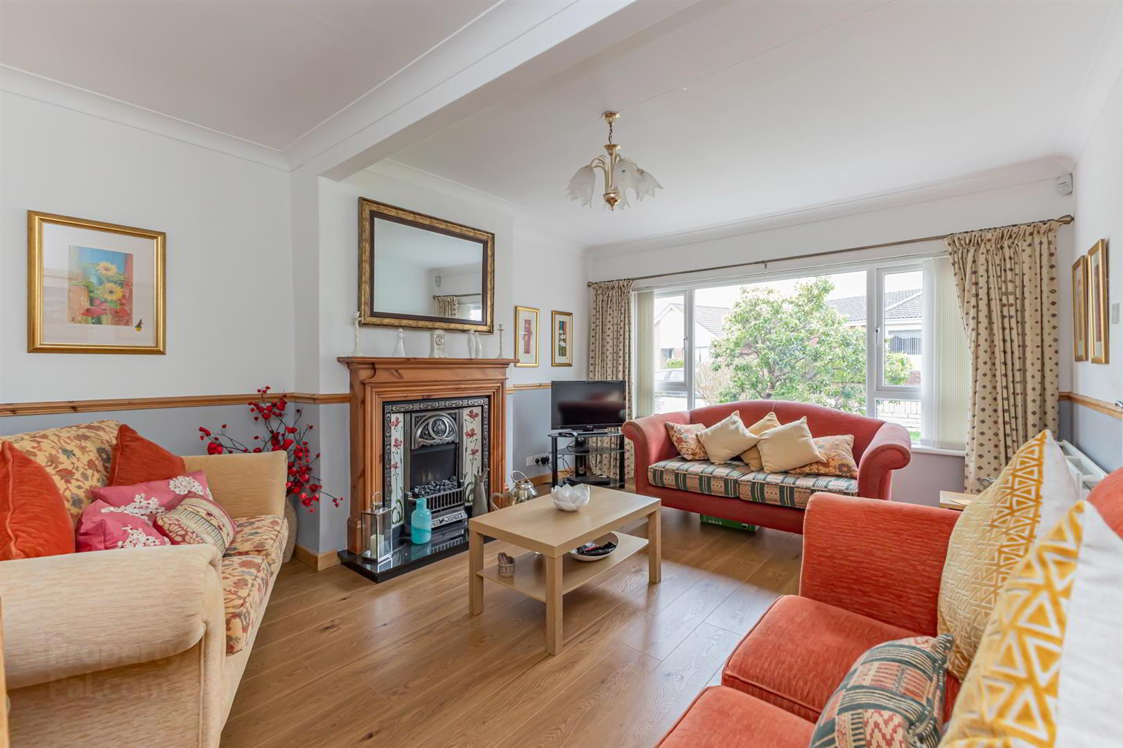 19 Woodford Road 4 of 28