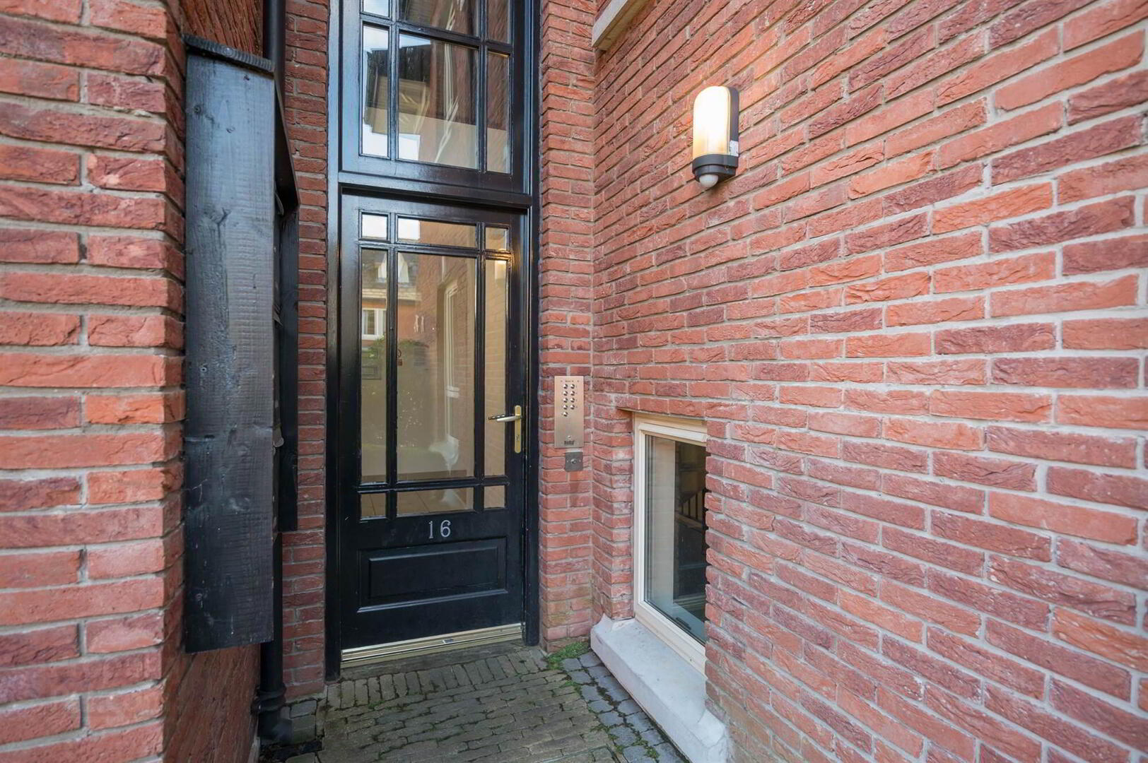 Apt 3 16, Burghley Mews