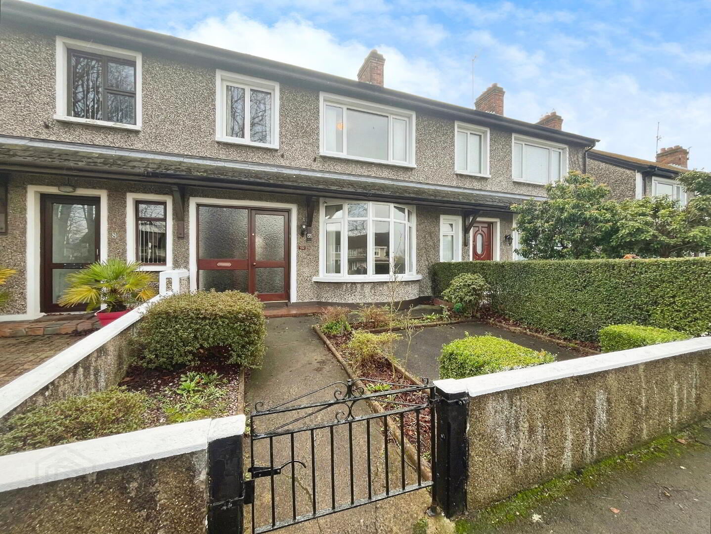 9 Belvoir Crescent 1 of 12