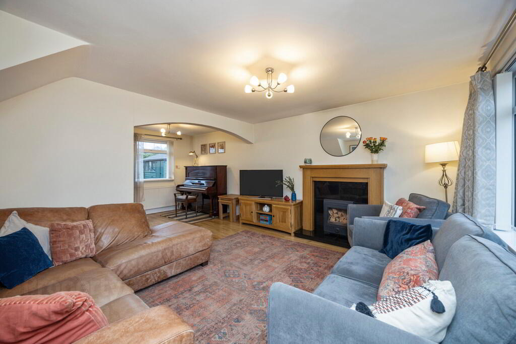 111 Dunraven Park 5 of 24