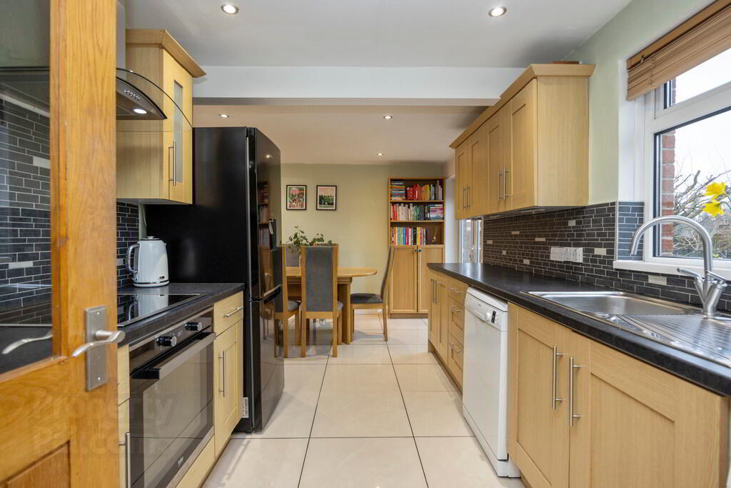 111 Dunraven Park 8 of 24