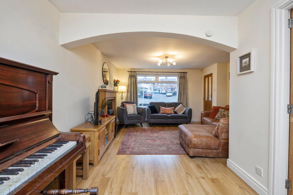 111 Dunraven Park 6 of 24
