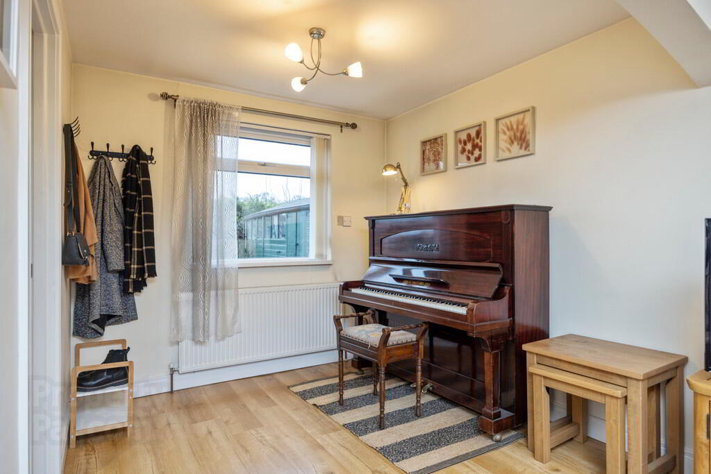111 Dunraven Park 7 of 24