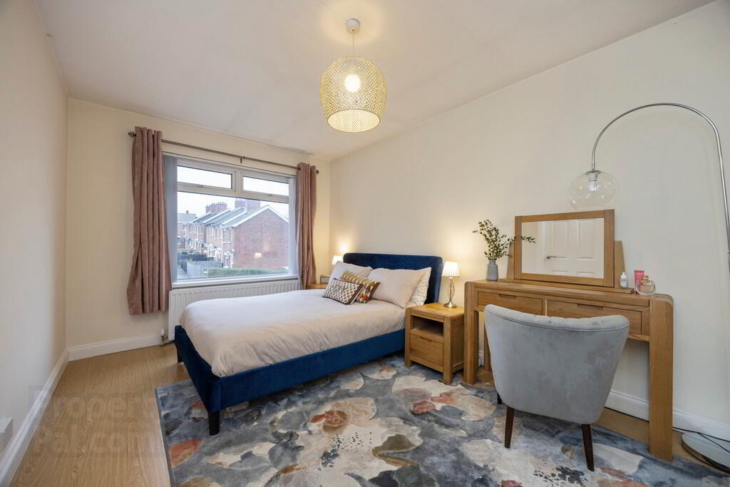 111 Dunraven Park 15 of 24