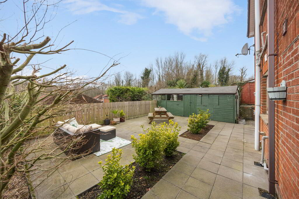111 Dunraven Park 22 of 24