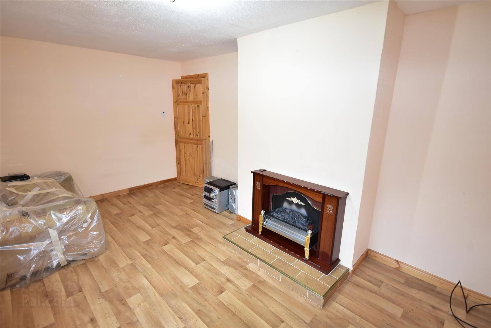 3 Elmdale Flats 6 of 17