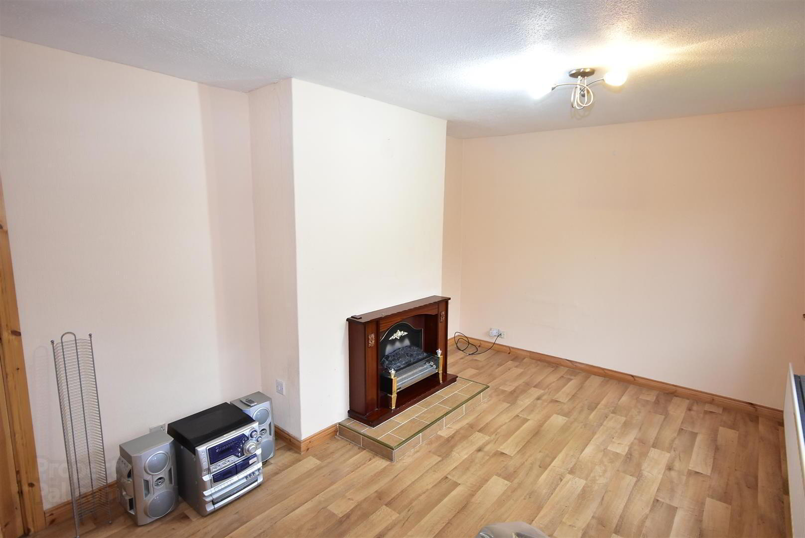 3 Elmdale Flats 4 of 17
