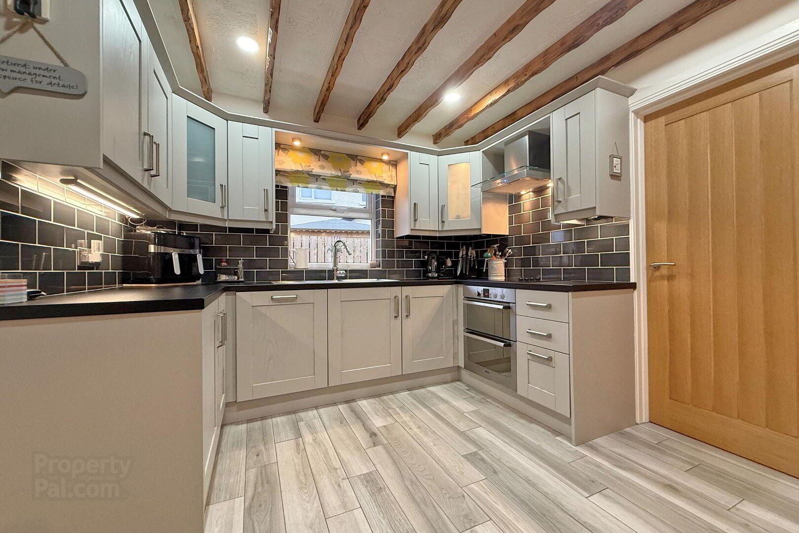 8 Bush Crescent 4 of 18