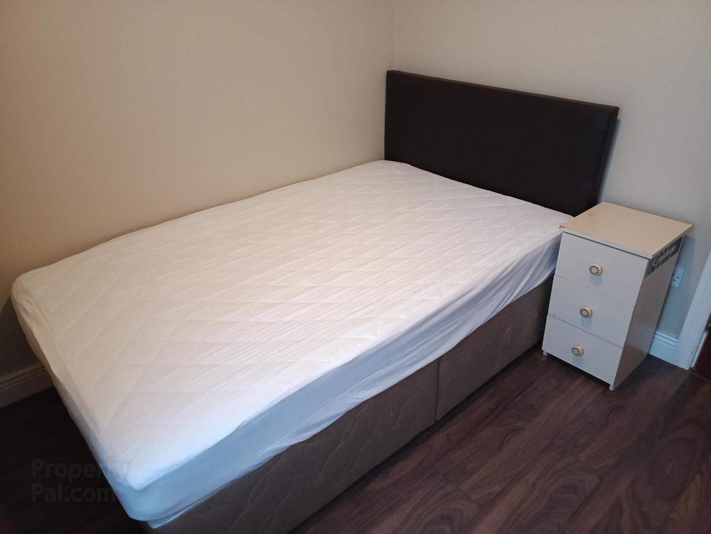 Apartment 3 8 Windmill Street 9 of 13
