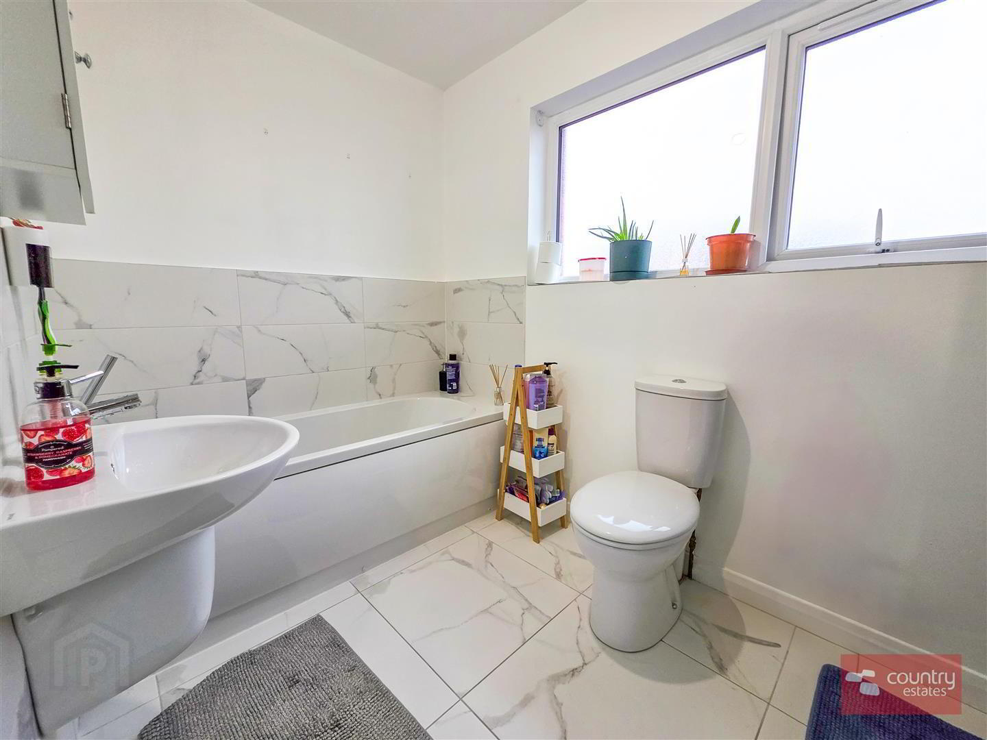 8 Glencollyer Street 21 of 25