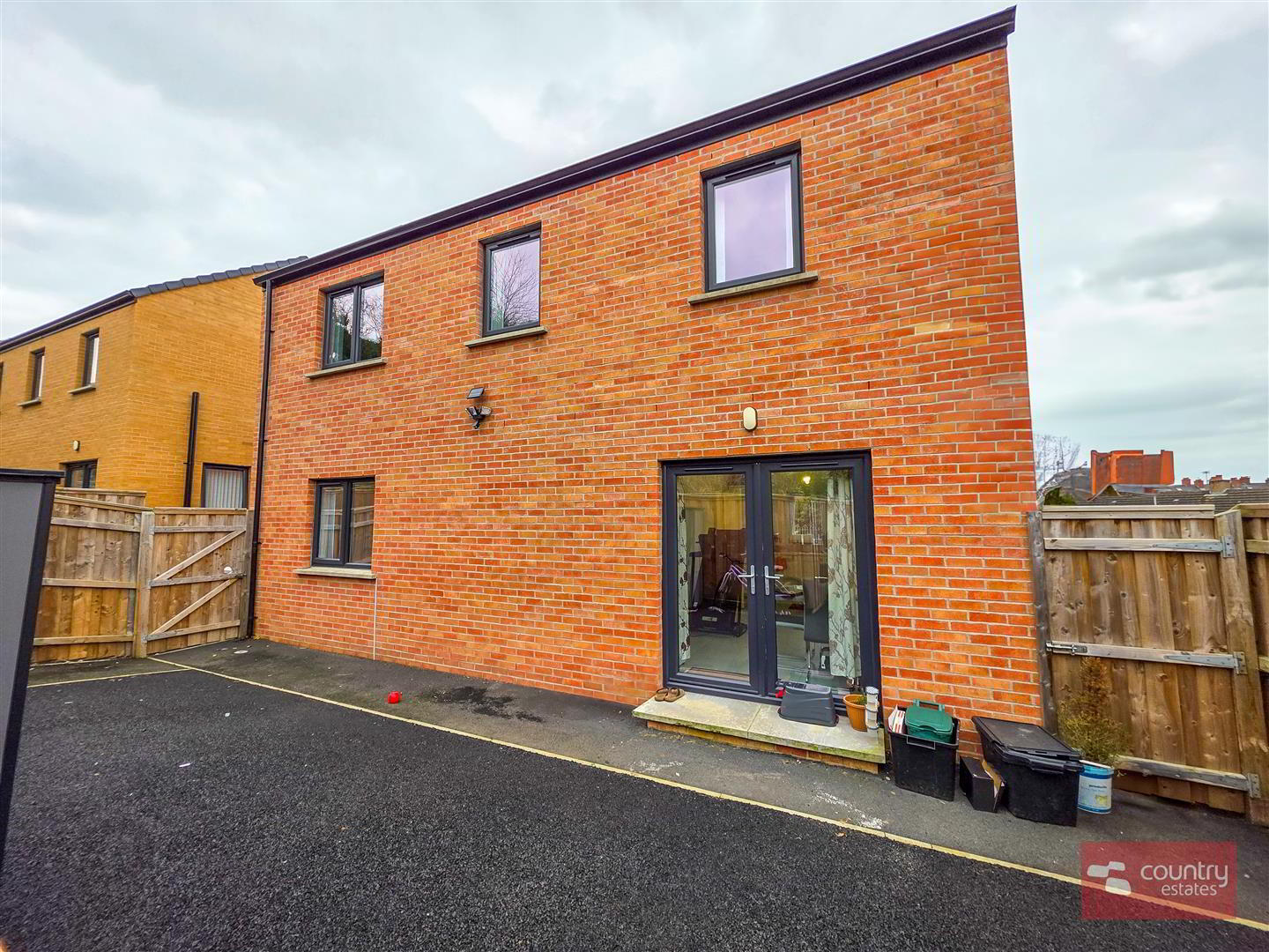 8 Glencollyer Street 23 of 25