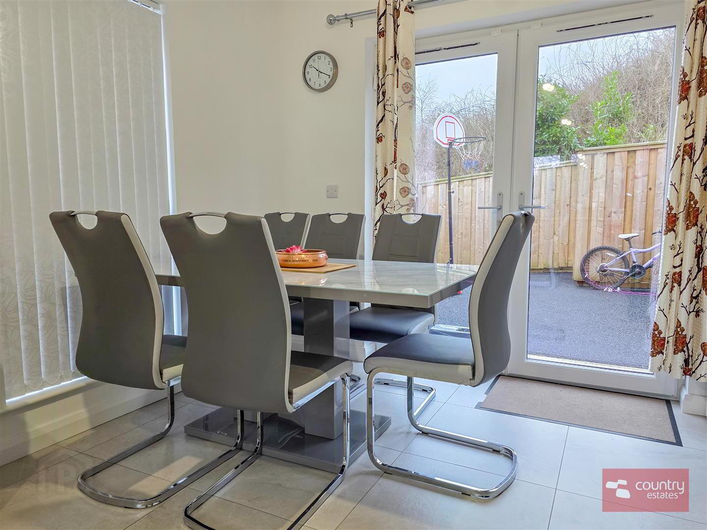 8 Glencollyer Street 13 of 25