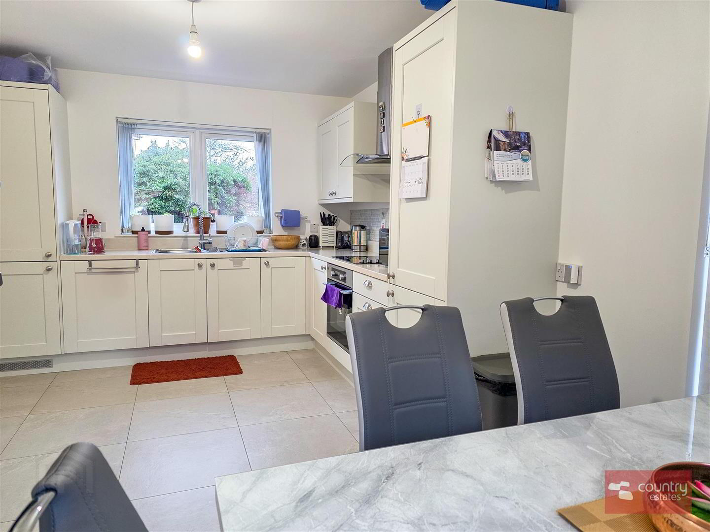 8 Glencollyer Street 12 of 25