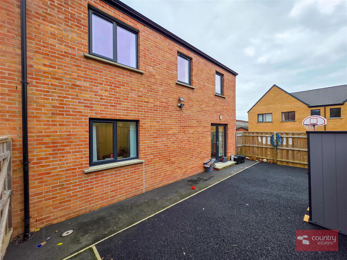 8 Glencollyer Street 25 of 25