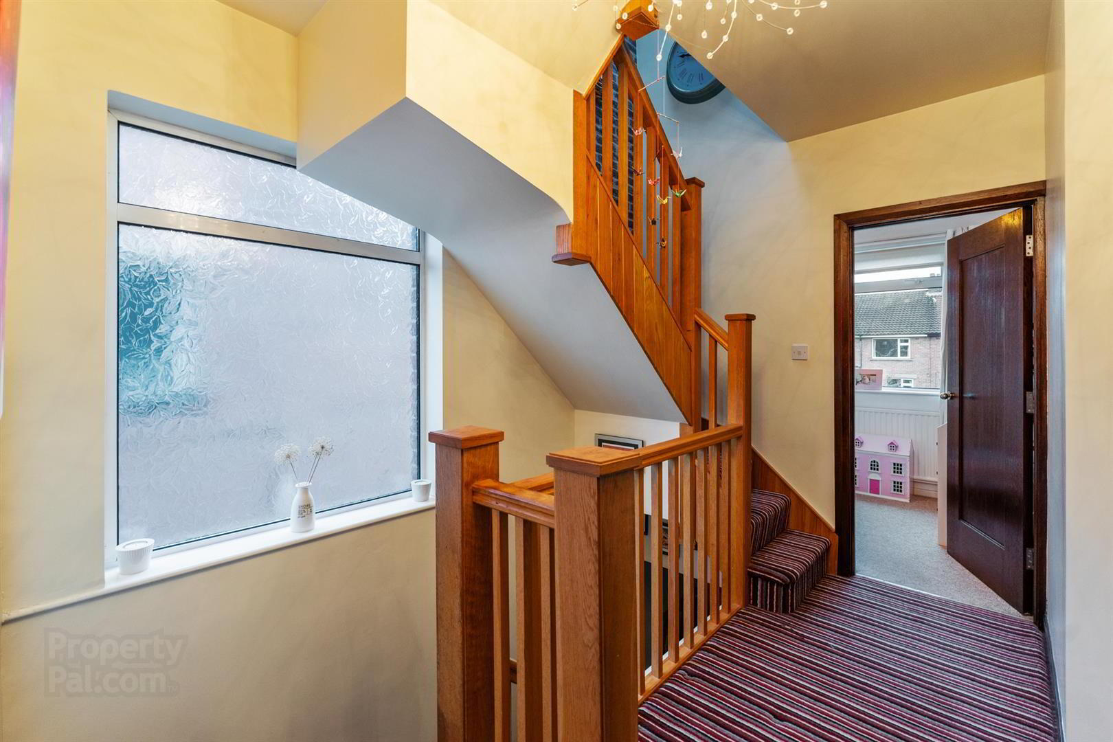 8 Hillside Crescent 10 of 19