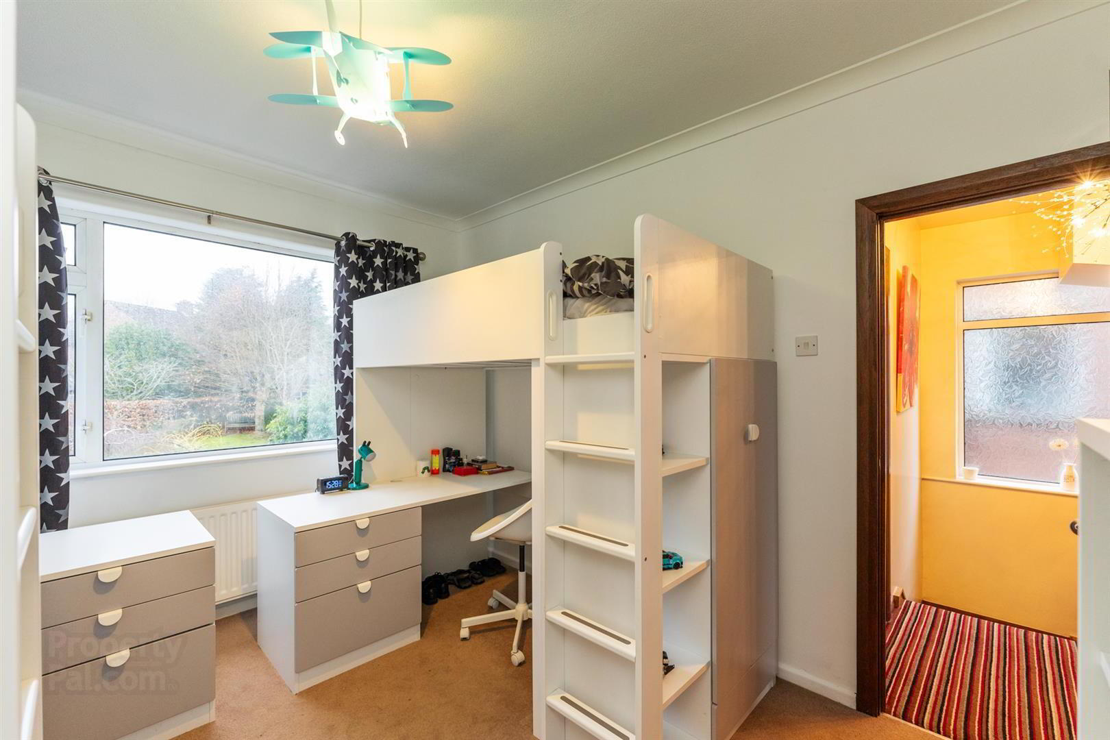 8 Hillside Crescent 12 of 19