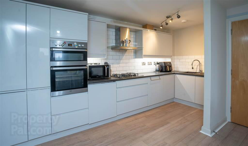 25 Hawthornden Building 5 of 17