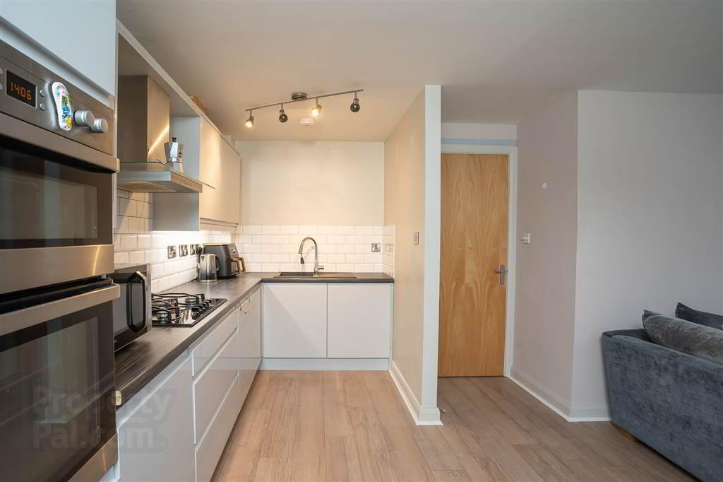 25 Hawthornden Building 4 of 17