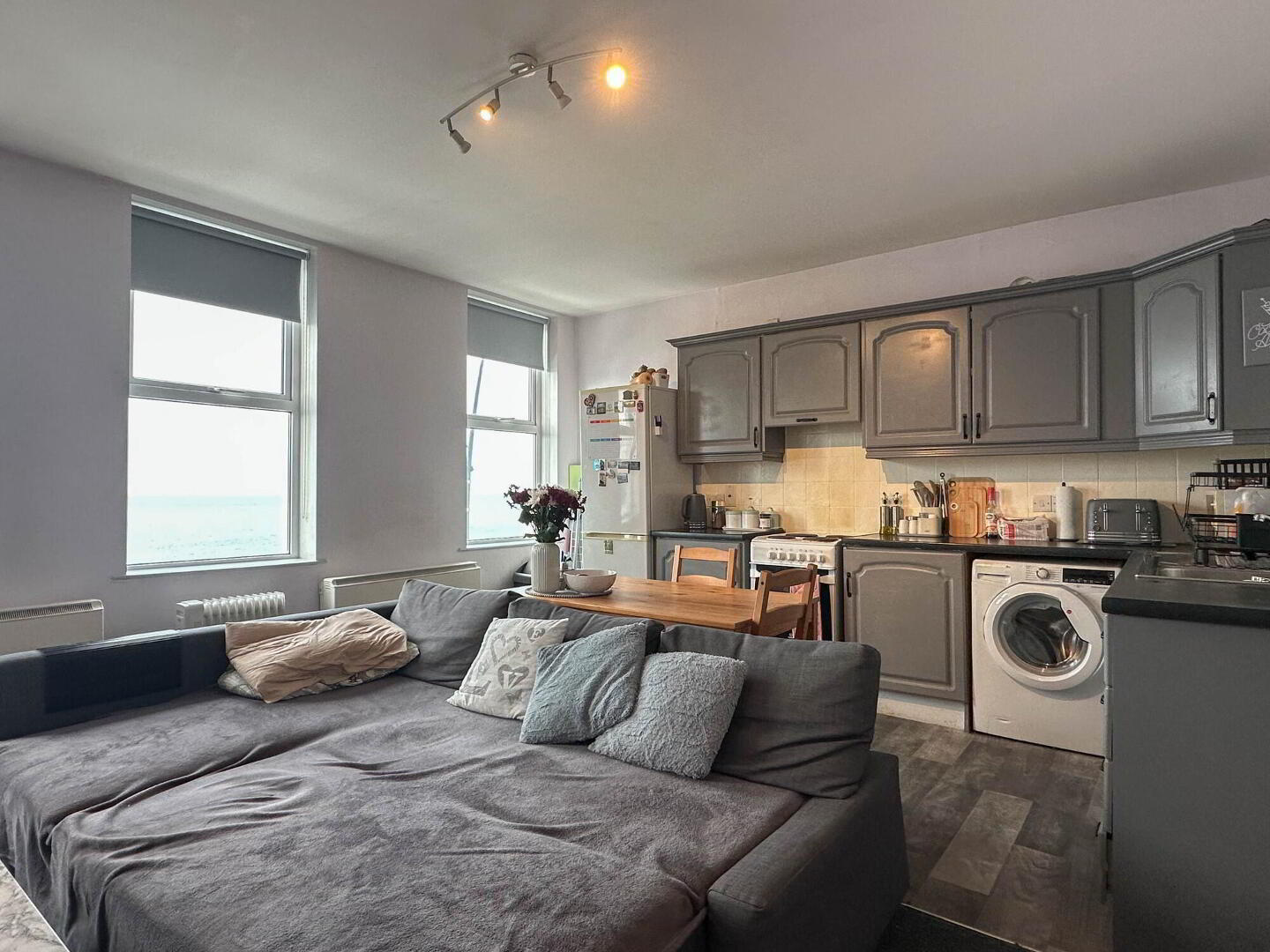 A Apt &, B 48 The Promenade 3 of 36