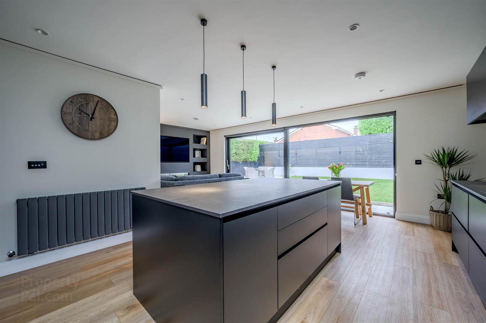 8 Ardmore Avenue 9 of 32