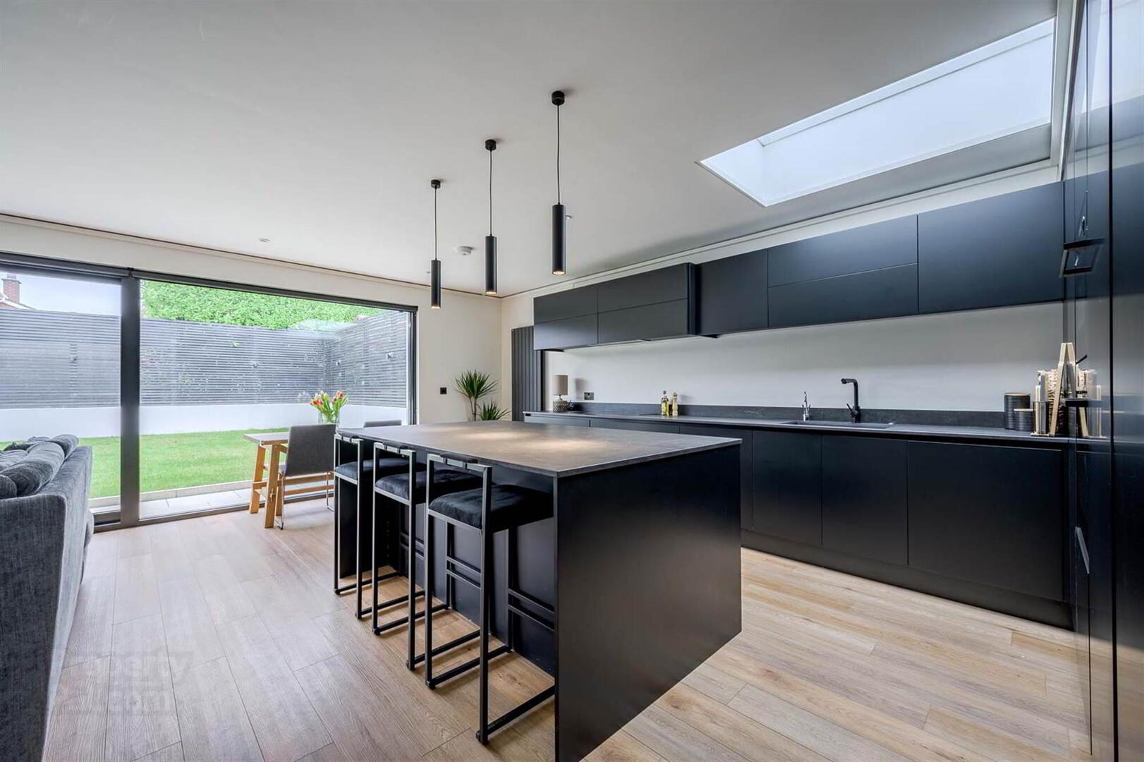 8 Ardmore Avenue 8 of 32