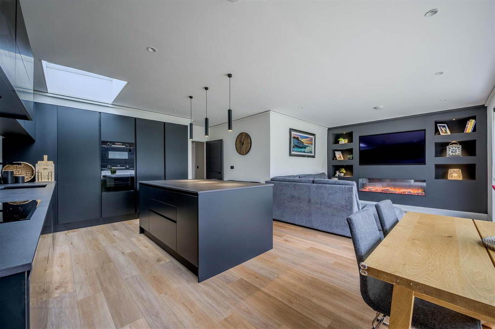 8 Ardmore Avenue 10 of 32