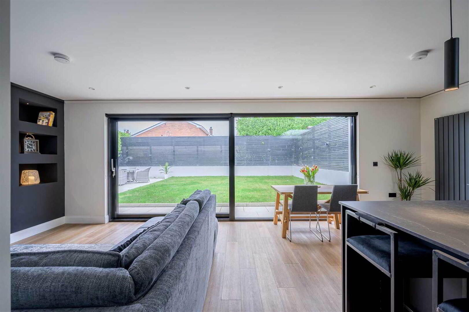 8 Ardmore Avenue 7 of 32