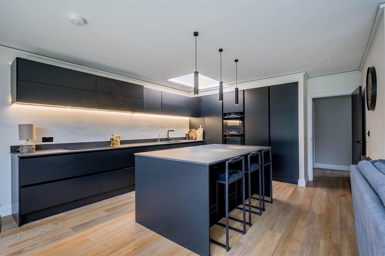 8 Ardmore Avenue 13 of 32