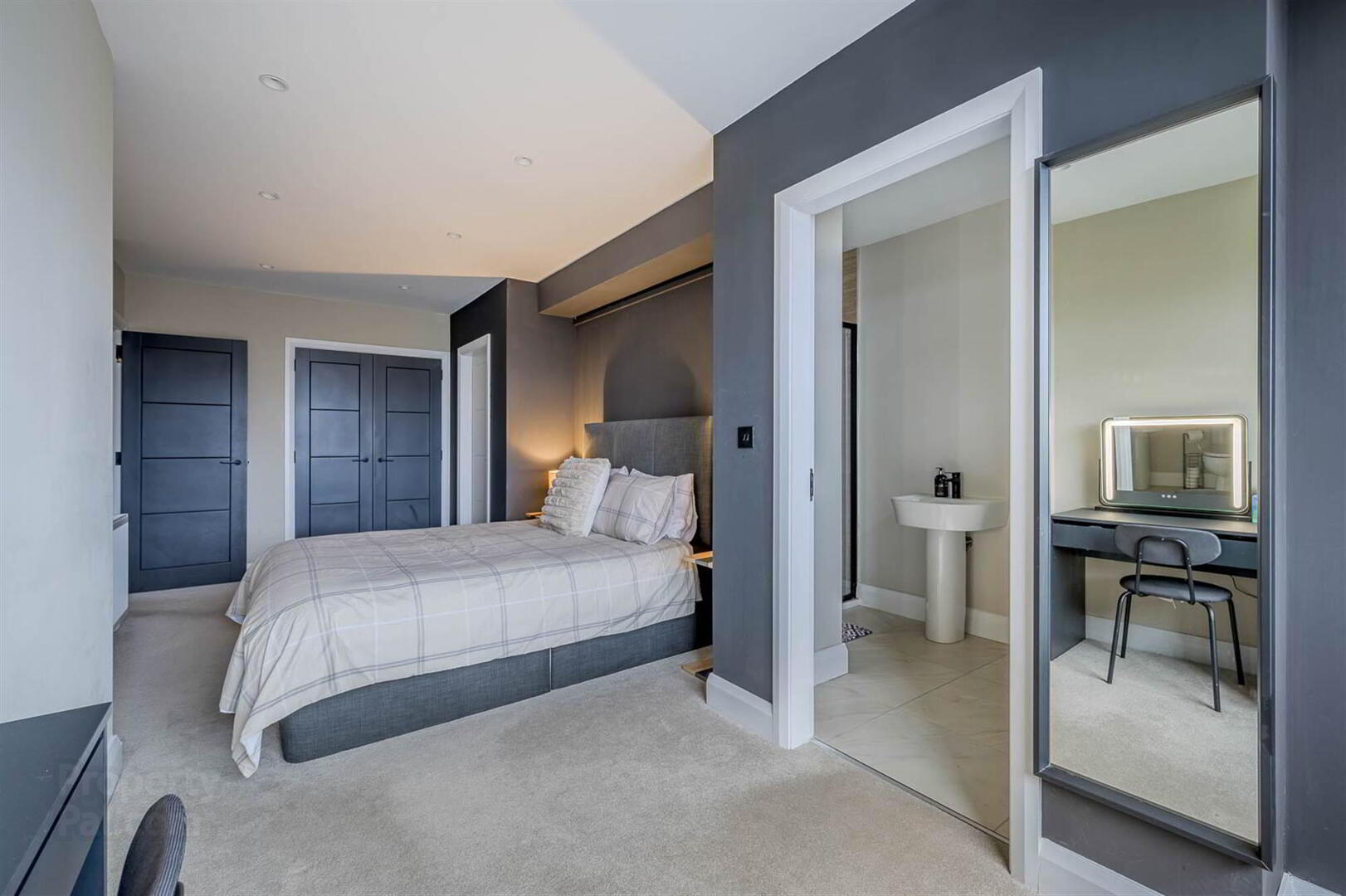 8 Ardmore Avenue 18 of 32