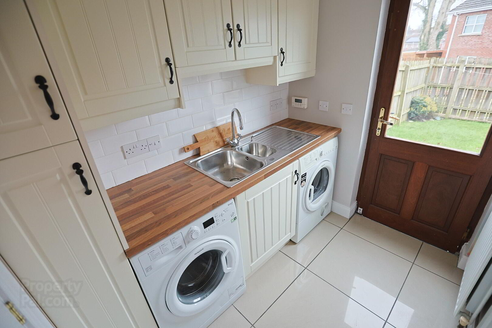 33 Windsor Hill 21 of 41