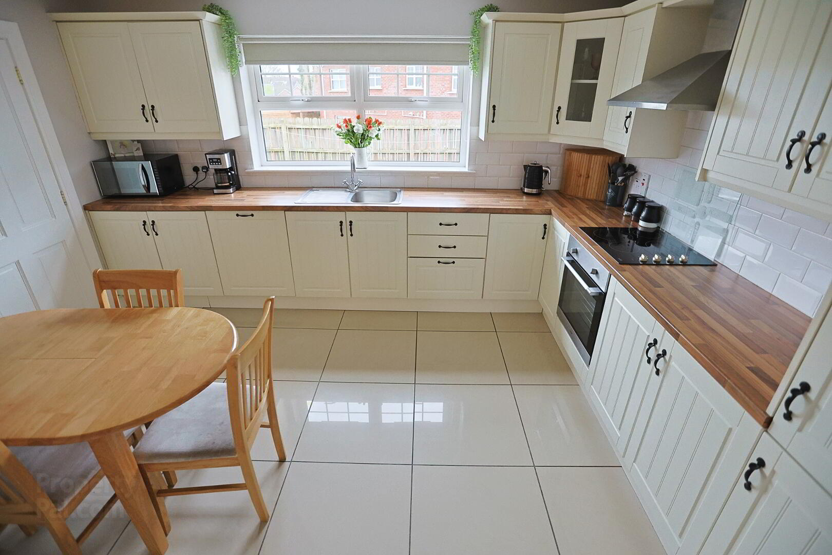 33 Windsor Hill 11 of 41