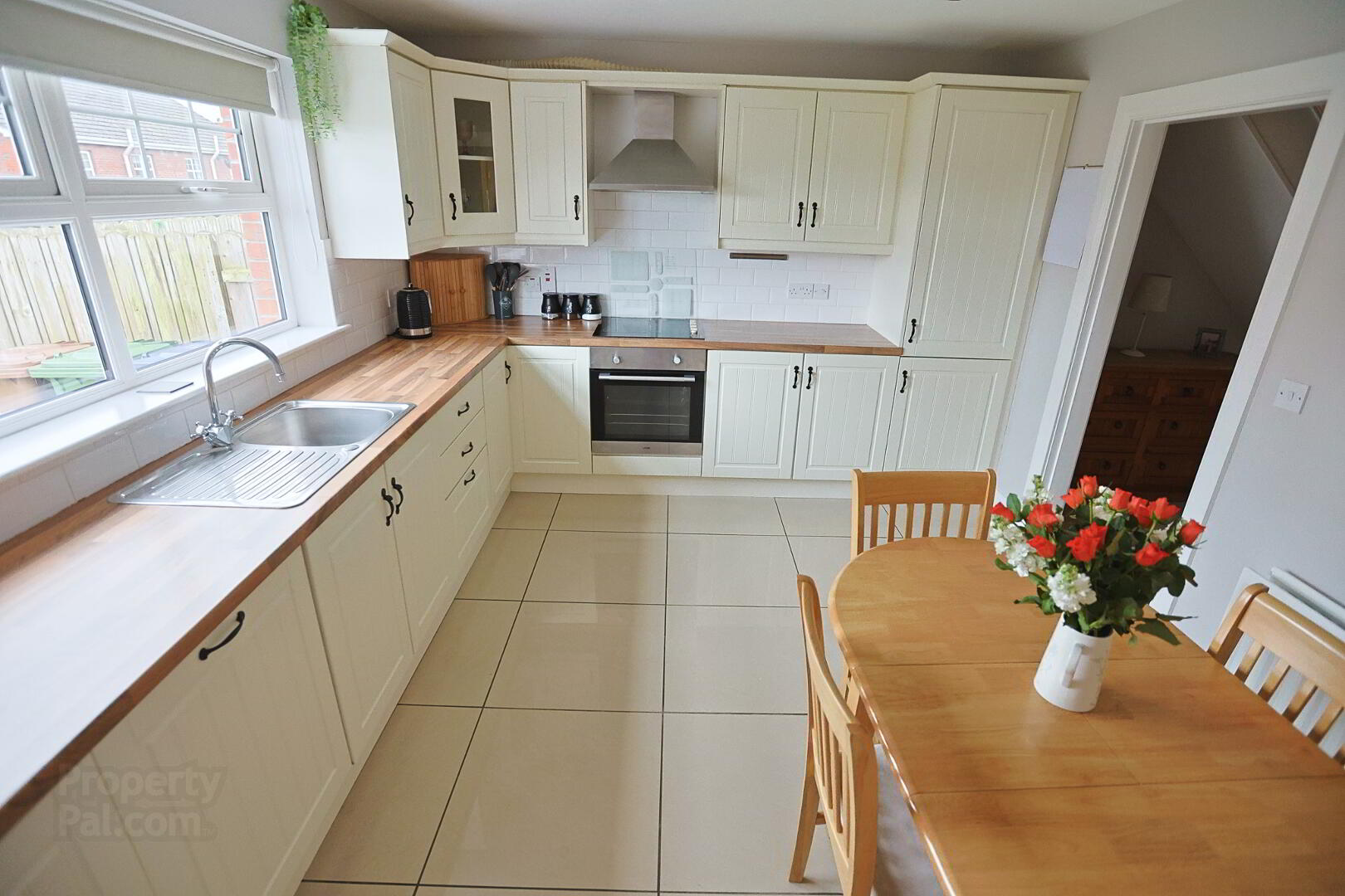 33 Windsor Hill 16 of 41