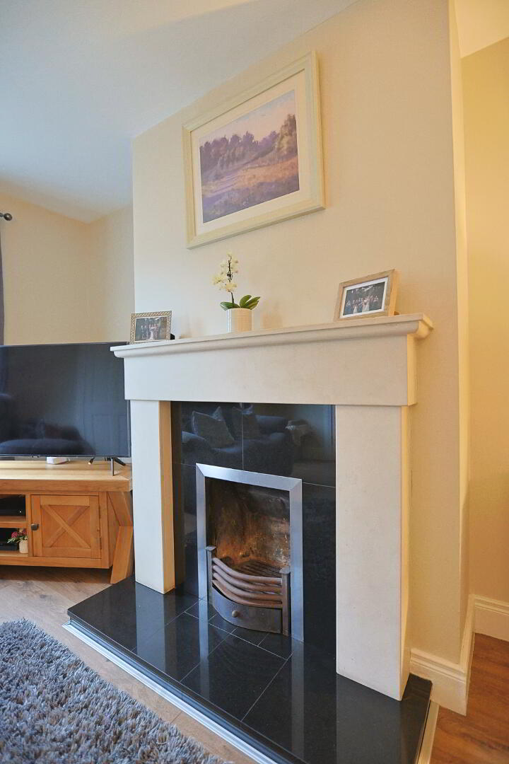 33 Windsor Hill 8 of 41