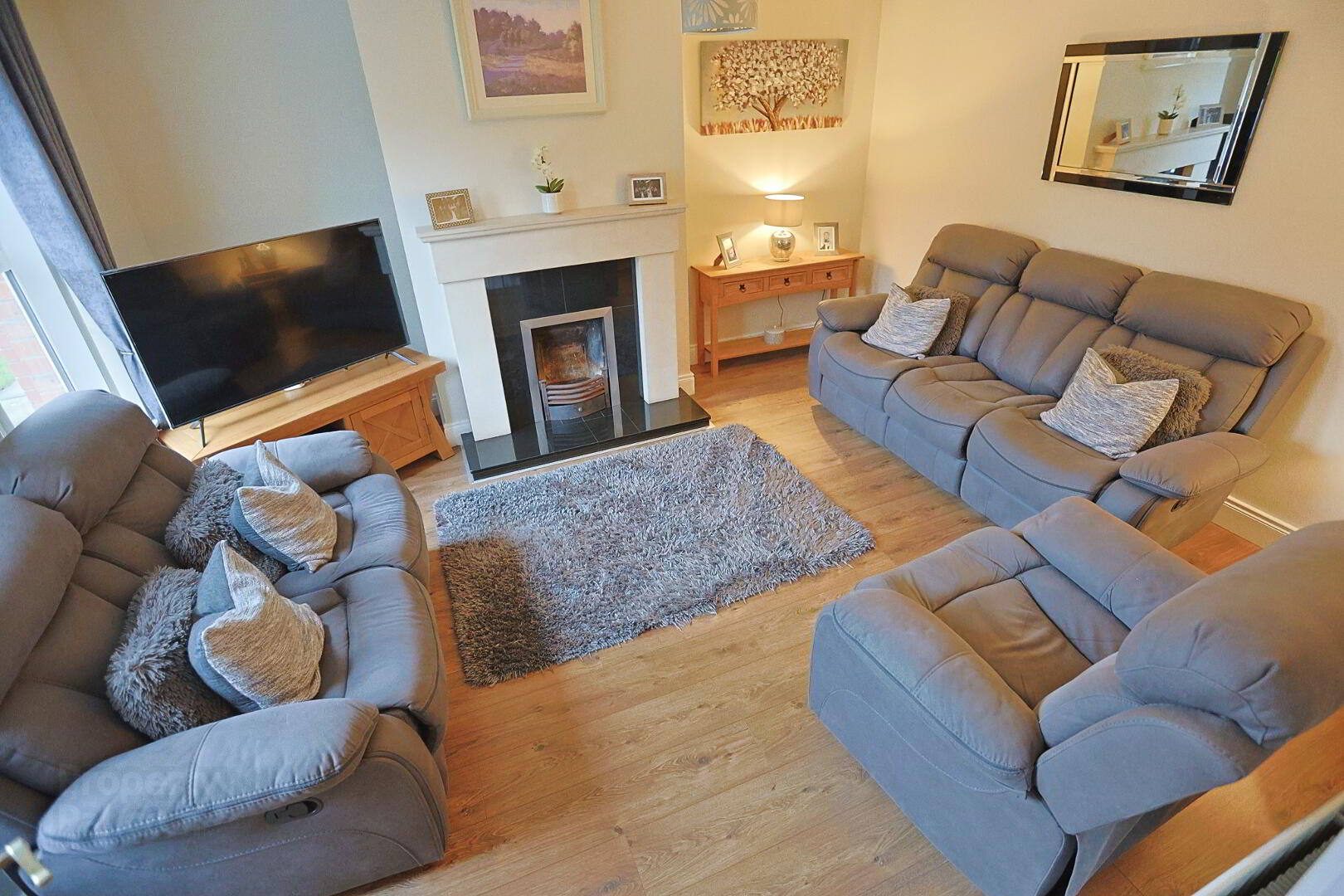 33 Windsor Hill 9 of 41