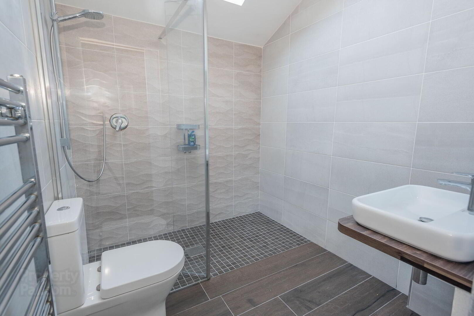 Apt 8, Balmoral Manor 11 of 14