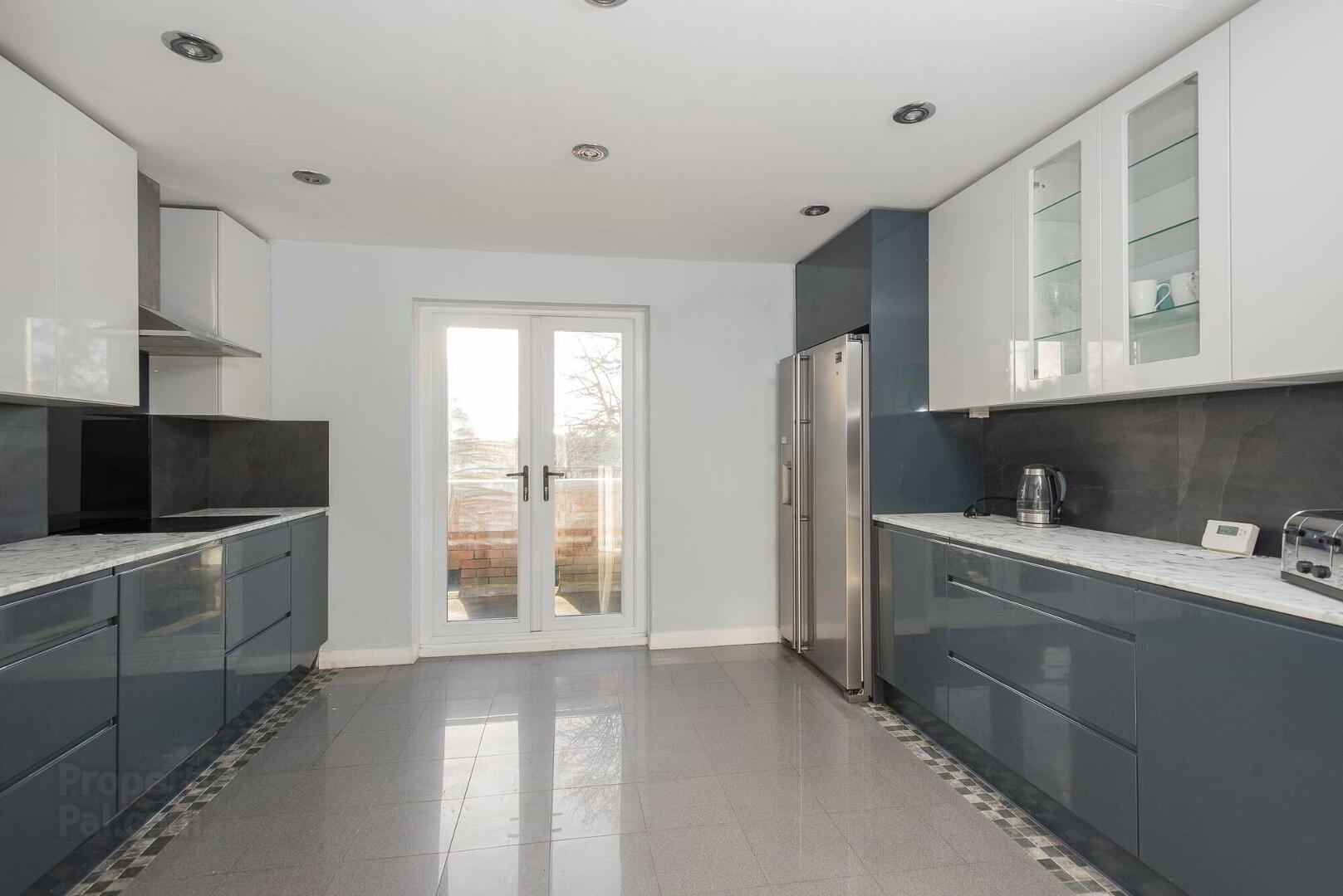 Apt 8, Balmoral Manor 6 of 14