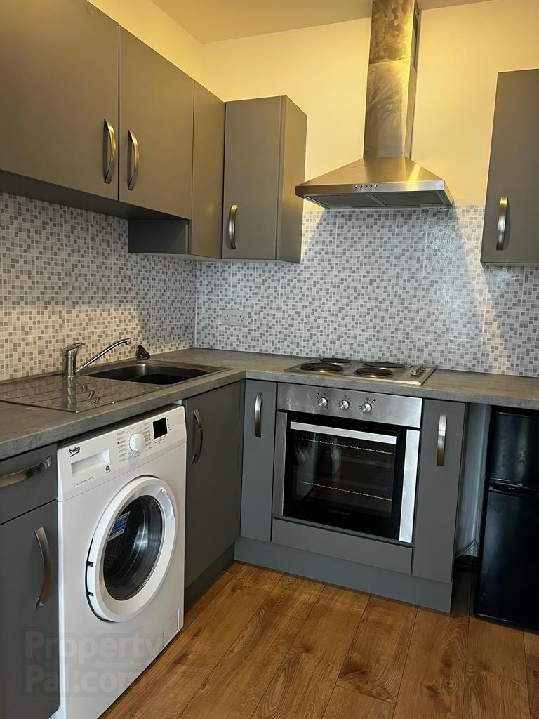 Unit A, 32 Southwell Road 4 of 7