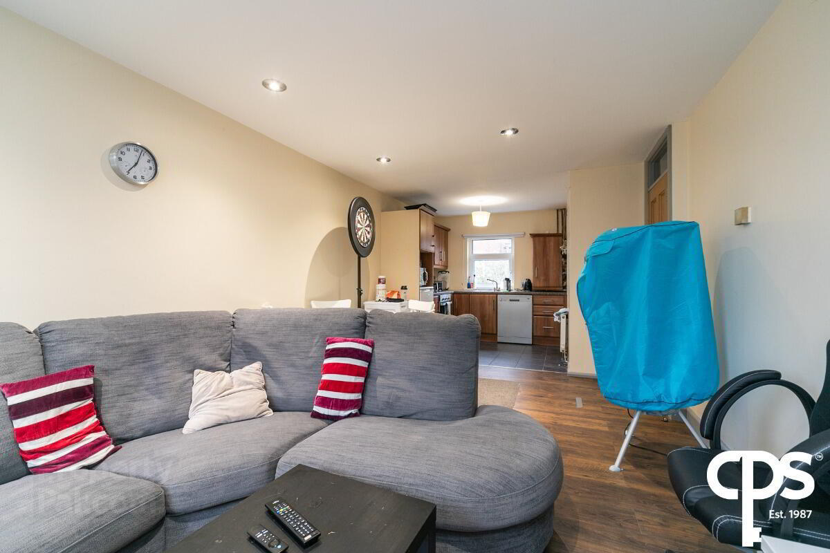 8 Salisbury Court 3 of 11