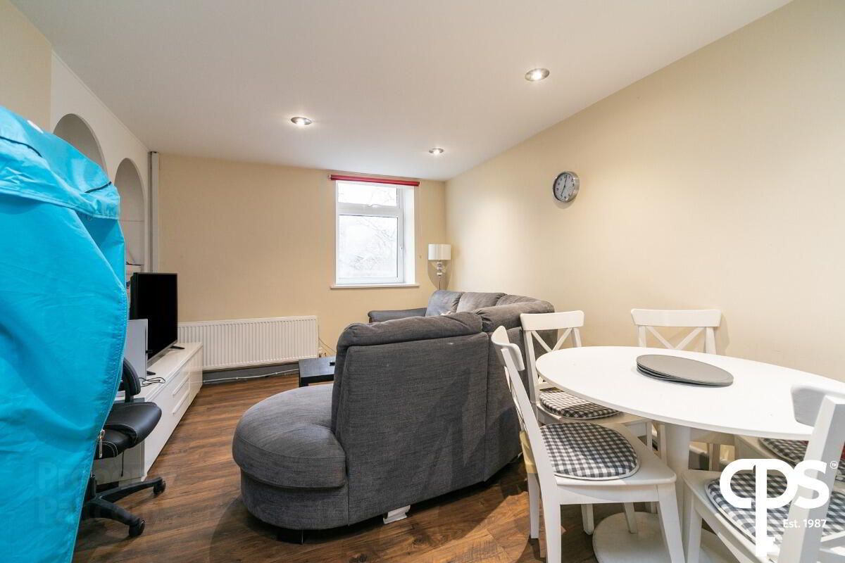 8 Salisbury Court 4 of 11