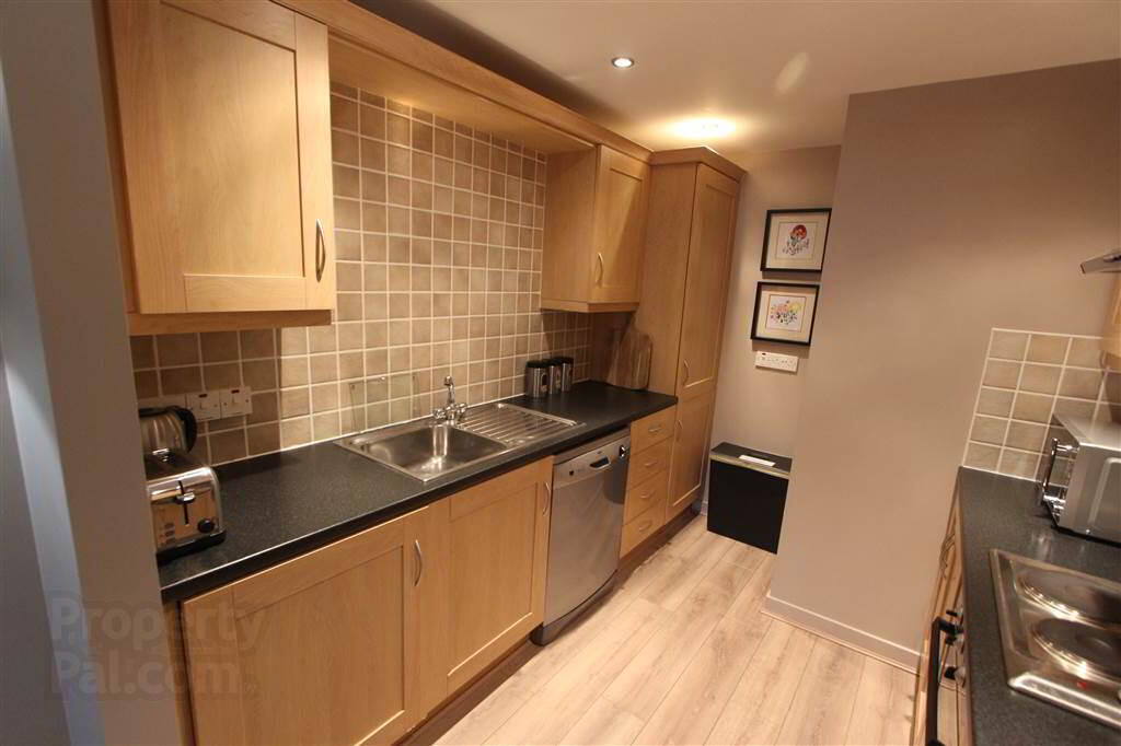 13 Shaftesbury Court 8 of 14